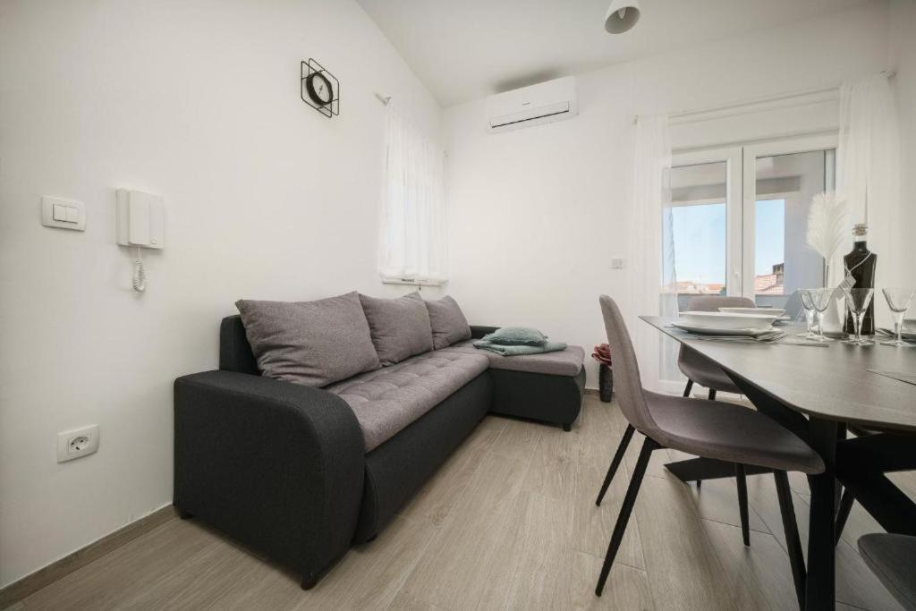 Apartment Stefanio Vodice Eksteriør billede
